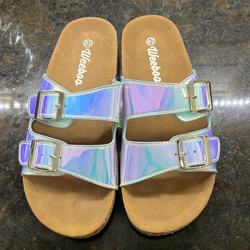 *NEVER WORN* Metallic shiny sandals fun for summer